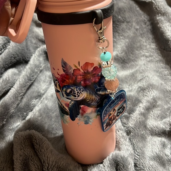 Sea Turtle 24 oz. Double wall stainless steel bottle w/charm & silicone attach. - Picture 3 of 3